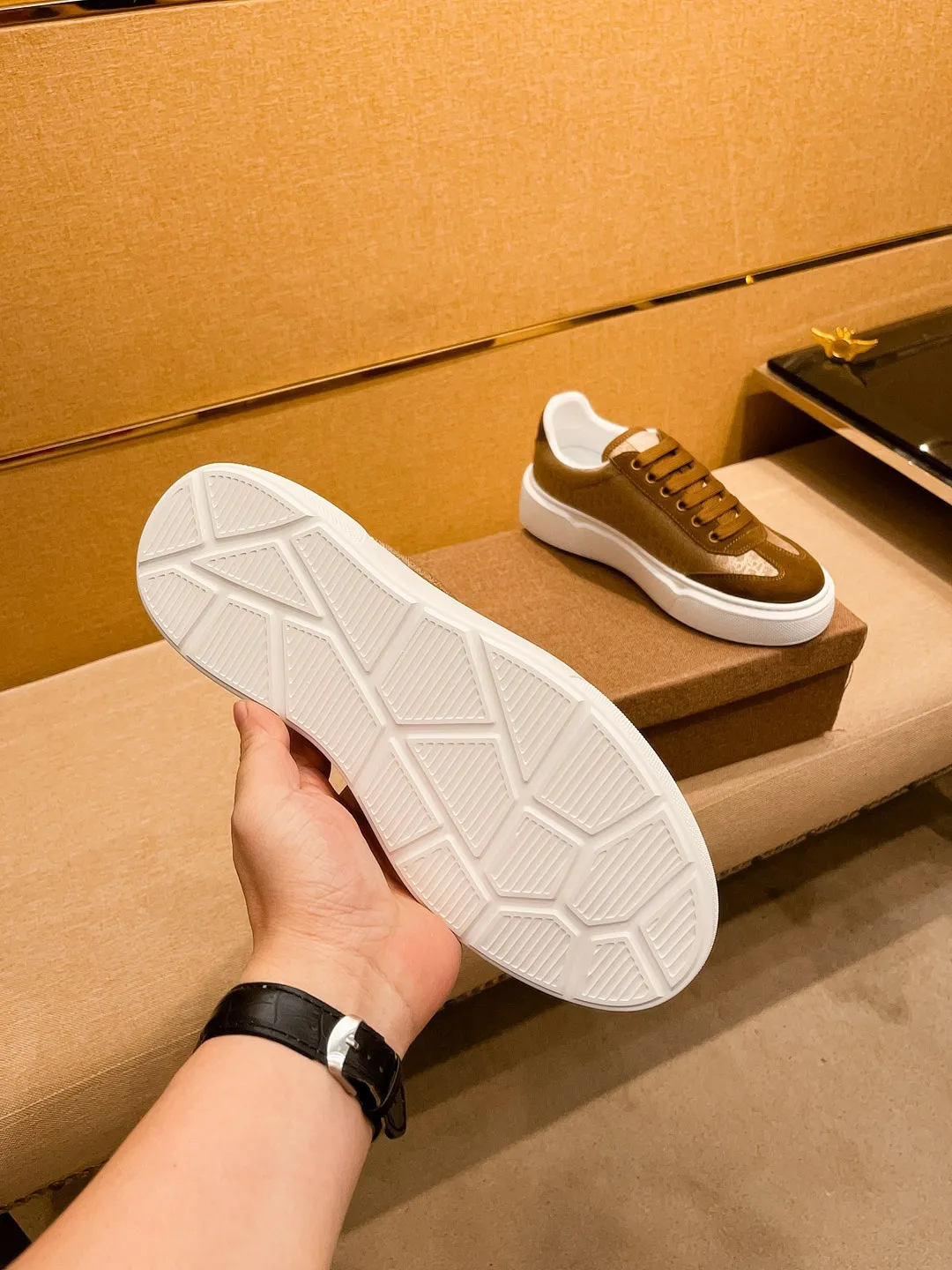 Men's shoes💰 400💰🔥【Dior】🔥Men's high-end brand of shoes official website 1:1 latest masterpiece: the upper is made of Italian imported first-layer cowhide with a comfortable and breathable lining➕original non-slip and wear-resistant outsole🔥, making walking more convenient and comfortable! An exclusive new model, a stunning work, a beautiful 1:1 replica [color] compared to the official quality! Create a fashionable personality to set off your uniqueness! A must-have for trendy men! Classic🔥Size: 38-44 Color: 🔥Multiple colors available🔥